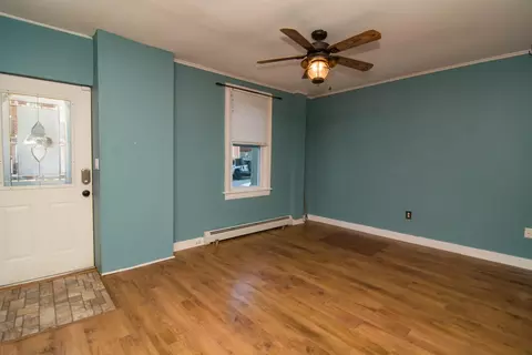 Living - 735 2nd Ave, Bethlehem, PA 18018 photo 3 of 4