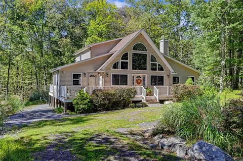 67 Locust Ln, Clifton Twp, PA 18424