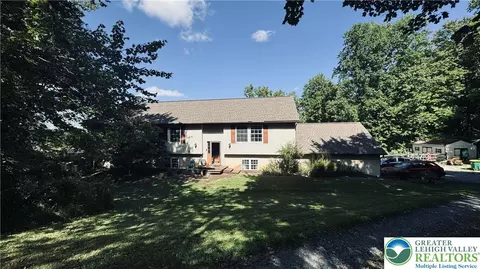 8581 Hensingersville Rd, Macungie, PA 18062