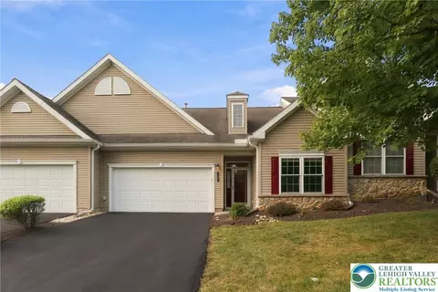 5229 Garden View Ln, Macungie, PA 18062