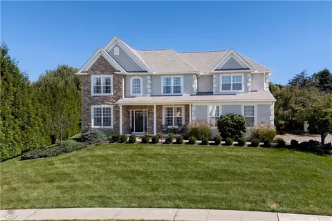 16 Creek Ct, Easton, PA 18040