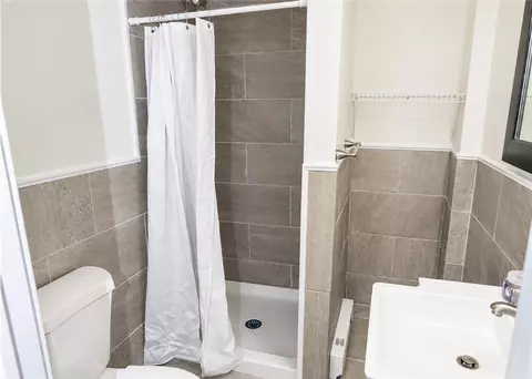 Bath - 413 Buchanan St, Bethlehem, PA 18015 photo 4 of 4