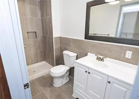 Bath - 413 Buchanan St, Bethlehem, PA 18015 photo 1 of 4