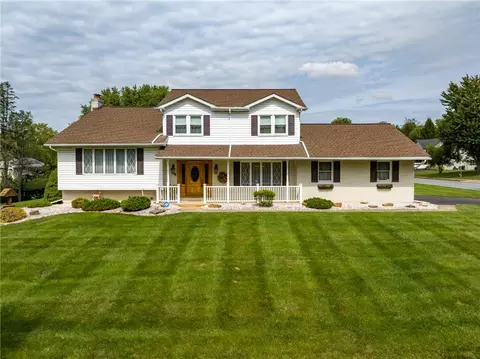 385 Apollo Dr, Bethlehem, PA 18017