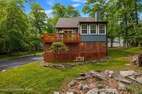 2128 Apley Dr, Bushkill, PA 18324