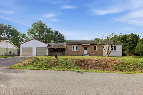 1033 Walt Rd, Pennsburg, PA 18073