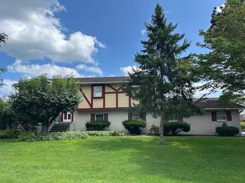 643 Dogwood Ln, Easton, PA 18040