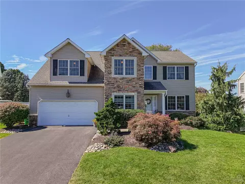 14 N Ridge Ct, Easton, PA 18045
