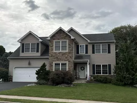 14 N Ridge Ct, Easton, PA 18045