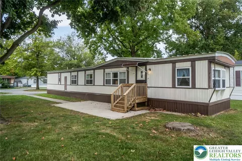 8721 Turkey Ridge Rd, Breinigsville, PA 18031