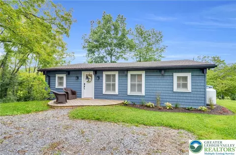 470 N Shore Dr, Lenhartsville, PA 19534