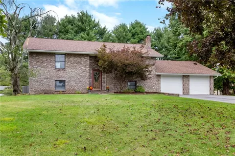 1004 Tara View Dr, Stroudsburg, PA 18360