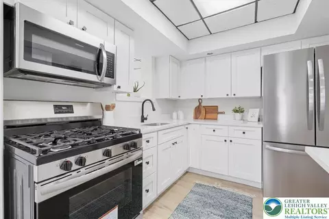 Kitchen - 635 Spring St, Bethlehem, PA 18018 photo 2 of 3