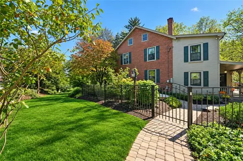 2100 Dakota Dr, Palmer Township, PA 18045