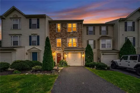 4044 Tournament Ct, Center Valley, PA 18034