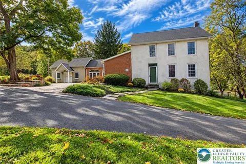 8048 Valley Rd, Fogelsville, PA 18051