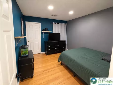 Bedroom - 6375 Decker Rd, Saw Creek, PA 18324 photo 3 of 5