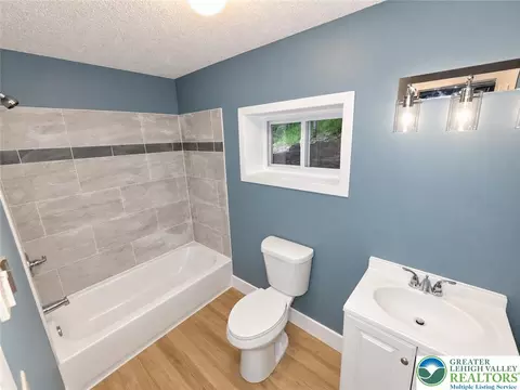 Bath - 6375 Decker Rd, Saw Creek, PA 18324 photo 6 of 6