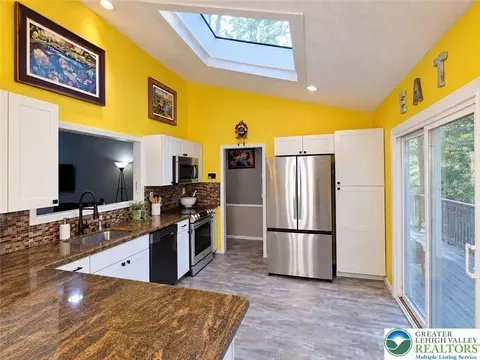 Kitchen - 6375 Decker Rd, Saw Creek, PA 18324 photo 1 of 1