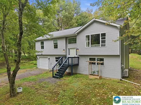 207 Chippewa Trl, Albrightsville, PA 18210
