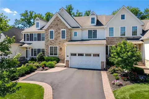 1970 Carriage Knoll Dr, Bethlehem, PA 18015