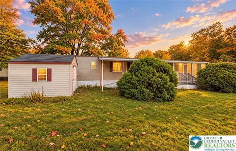 338 S Upper Pmhe Dr, East Stroudsburg, PA 18302