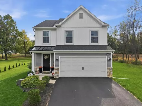 9524 Newtown Rd, Breinigsville, PA 18031
