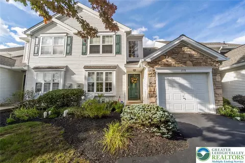 276 Park Ridge Dr, Forks Twp, PA 18040