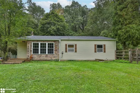 2865 Hemlock St, Palmerton, PA 18071