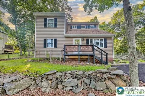 2114 Lakeview Rd, Bushkill, PA 18324