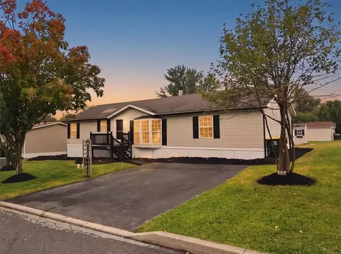 4230 Heritage Ln, Walnutport, PA 18088