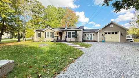 Exterior - 103 Dunchurch Dr, Saw Creek, PA 18324 photo 2 of 18