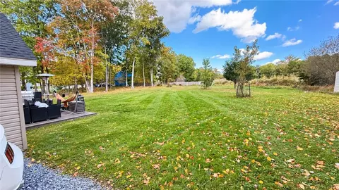 Exterior - 103 Dunchurch Dr, Saw Creek, PA 18324 photo 4 of 18