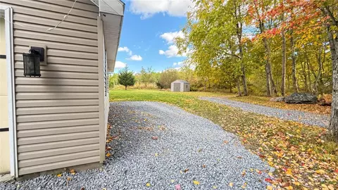 Exterior - 103 Dunchurch Dr, Saw Creek, PA 18324 photo 3 of 18