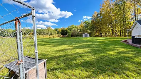 Exterior - 103 Dunchurch Dr, Saw Creek, PA 18324 photo 5 of 18