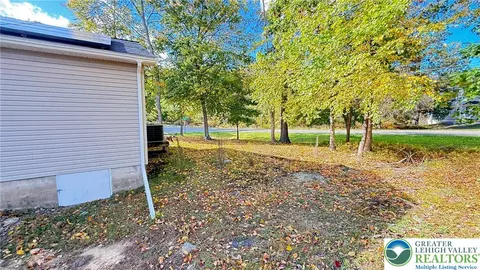 Exterior - 103 Dunchurch Dr, Saw Creek, PA 18324 photo 6 of 18