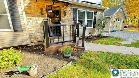 Exterior - 103 Dunchurch Dr, Saw Creek, PA 18324 photo 7 of 18