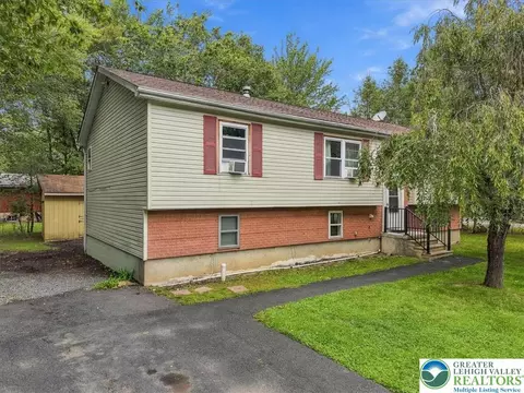3326 Woodland Dr, Coolbaugh Twp, PA 18466