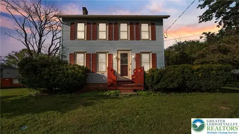 3955 Oakland Rd, Bethlehem, PA 18020