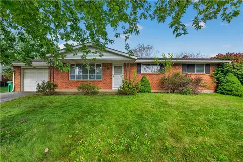 7485 Catalpa Dr, Macungie, PA 18062