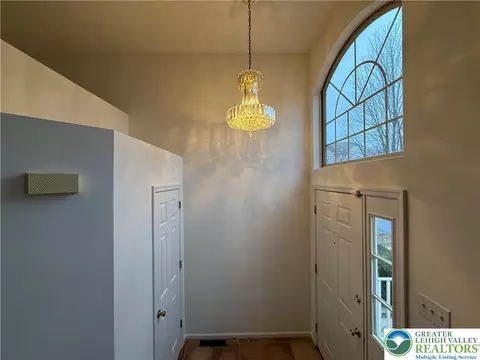 4118 Waterford Dr, Center Valley, PA 18034