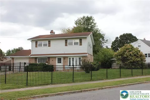 2104 Pinehurst Rd, Bethlehem, PA 18018