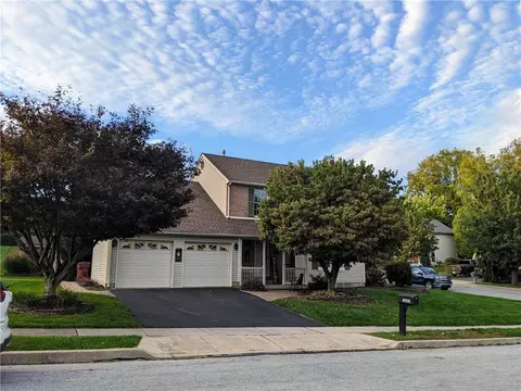 3223 Flatrock Dr, Hokendauqua, PA 18052