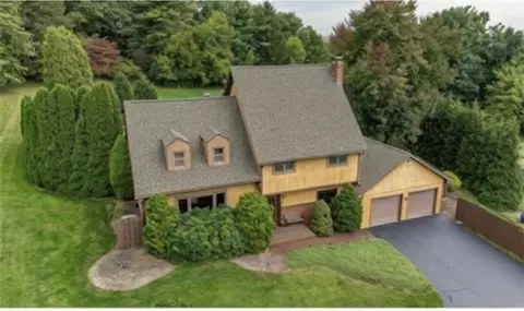 4683 Steven Ln, Walnutport, PA 18088