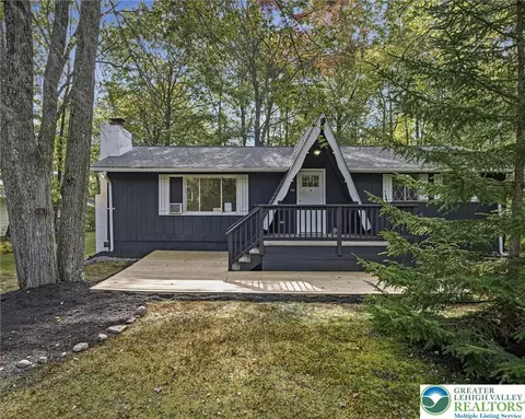 154 Squaw Trl, Pocono Lake, PA 18347