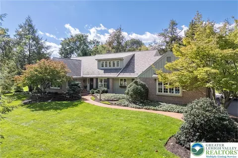 1814 Woodhaven Dr, Allentown, PA 18103