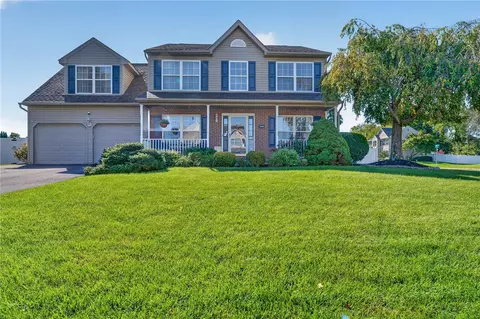 2790 Pond Dr, Easton, PA 18040