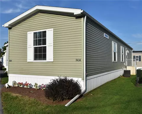 7434 Marquis Dr, Macungie Twp, PA 18087