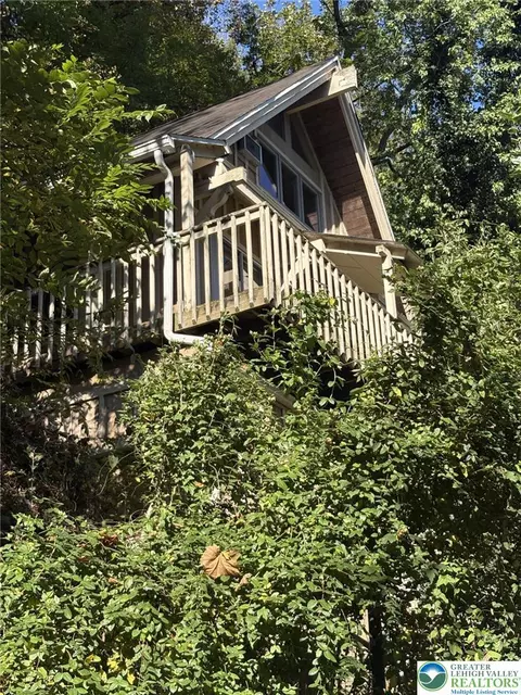 3660 Delaware Dr, Easton, PA 18040