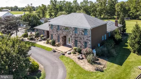 102 Middle Creek Rd, Gilbertsville, PA 19525